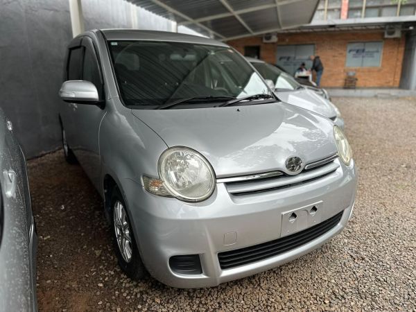 Toyota Sienta 2008