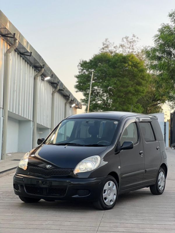 Toyota Funcargo 2003
